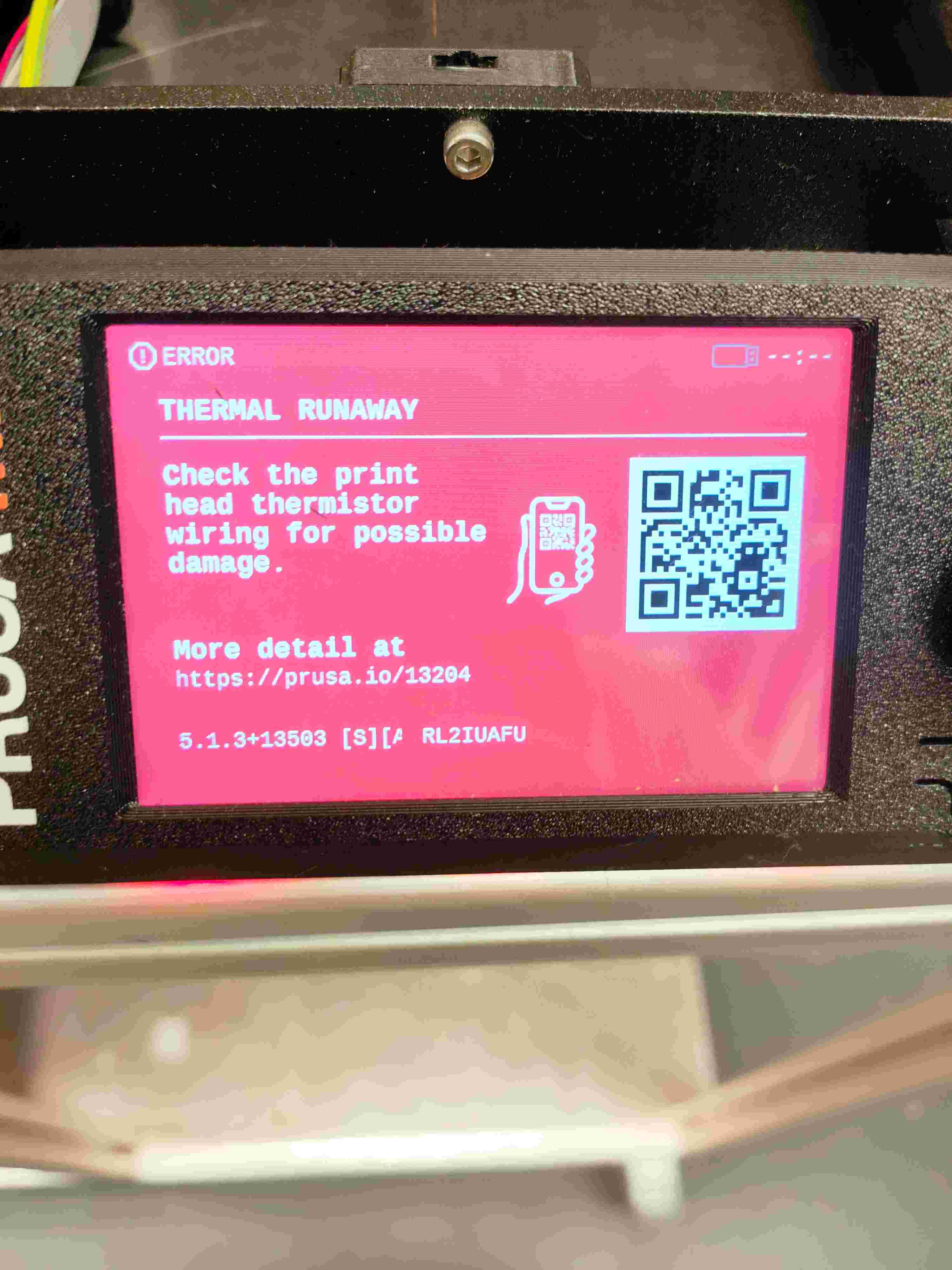 Prusa MK4 LCD showing a THERMAL RUNAWAY error with a QR code linking to prusa.io/13204 — advising to check thermistor wiring.